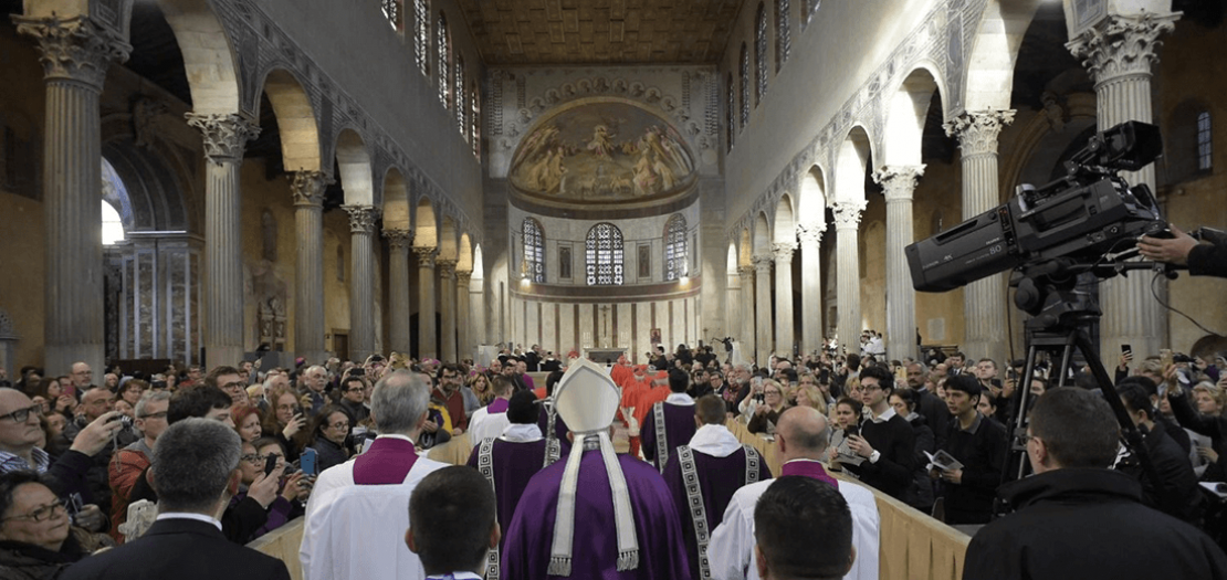 البابا فرنسيس يترأس قداس أربعاء الرماد في بازليك القديسة سابينا في روما