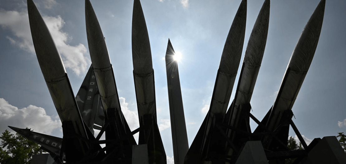 نماذج صواريخ في نصب الحرب الكورية في سيول في 2 آب 2019