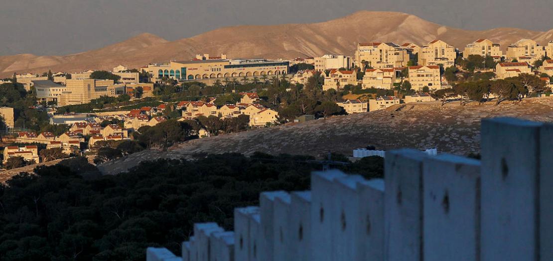 صورة ملتقطة من القدس الشرقية تظهر في المقابل مستوطنة معاليه ادوميم الاسرائيلية في الضفة الغربية المحتلة في 22 حزيران 2020