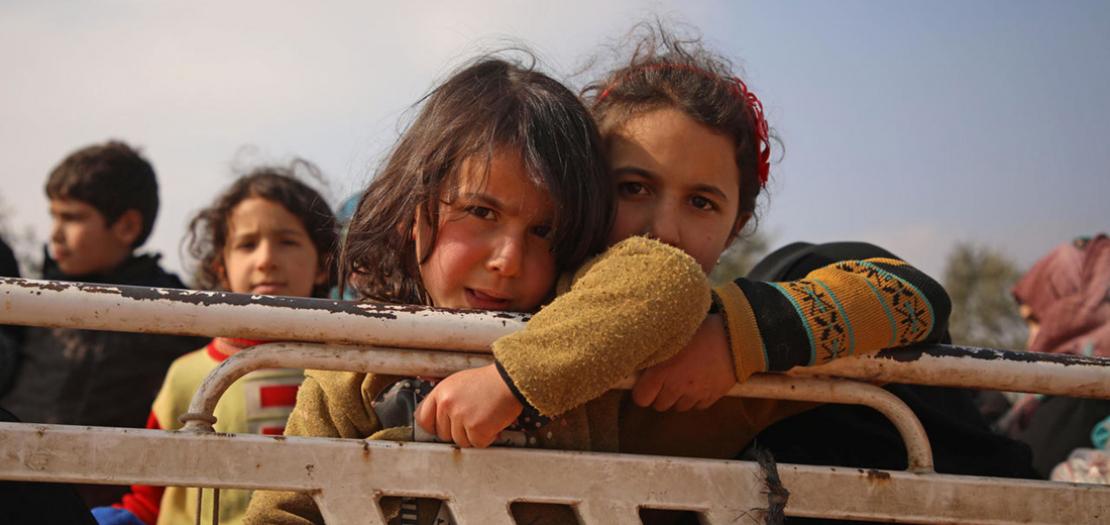 أطفال نازحون في شاحنة في معرة مصرين بمحافظة ادلب في شمال غرب سوريا، 6 شباط 2020
