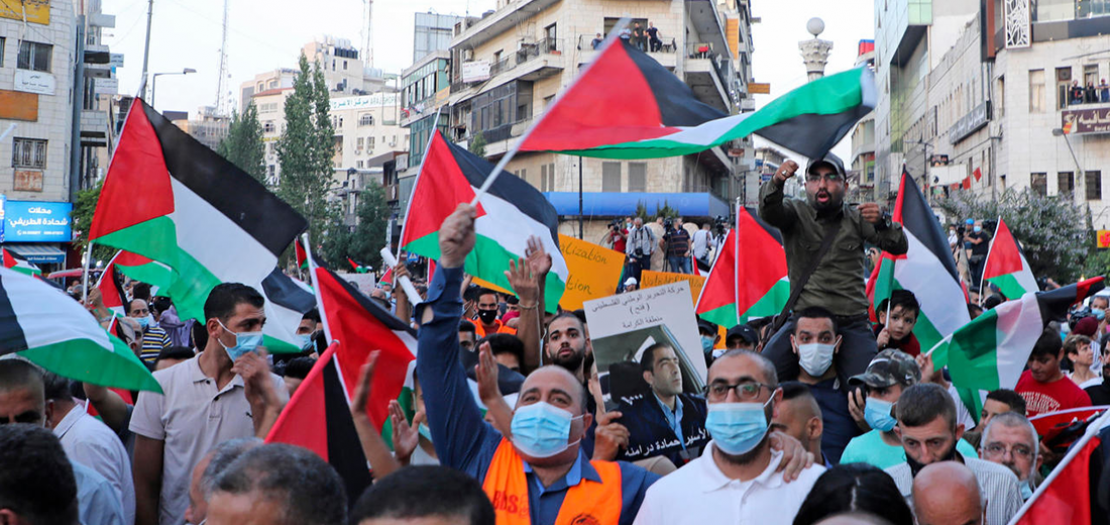 فلسطينيون يتظاهرون في رام الله في 15 ايلول 2020 احتجاجًا على توقيع الامارات والبحرين اتفاقي تطبيع العلاقات مع اسرائيل