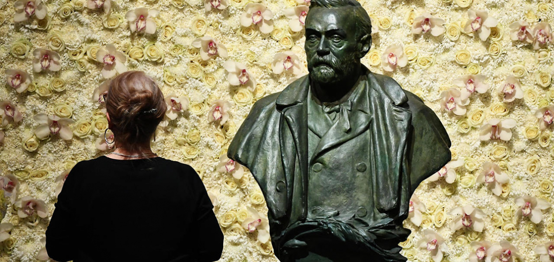 نصب ألفريد نوبل في القاعة الكبرى للحفلات بستوكهولم