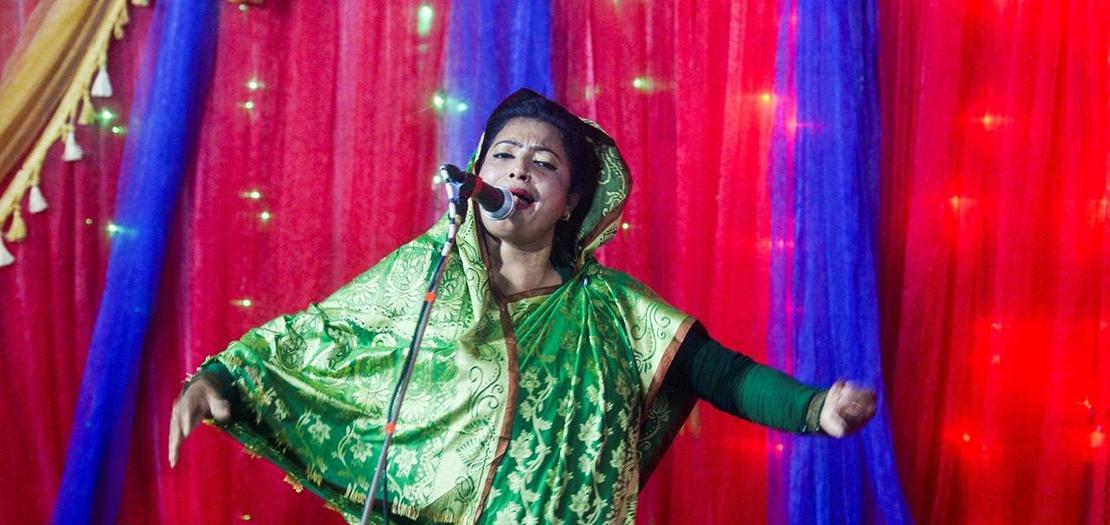 المغنية الصوفية ريتا ديوان خلال حفلة لها في دوهار البنغلادشية، 2 تشرين الثاني 2020