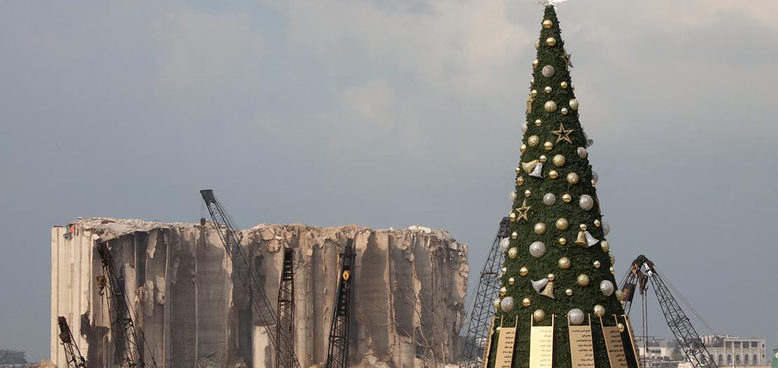 شجرة ميلادية تحمل أسماء ضحايا انفجار ميناء بيروت البحري