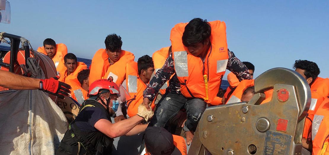 قسم من المهاجرين الذين انقذتهم سفينة "اوشن فايكينغ"، 25 حزيران 2020