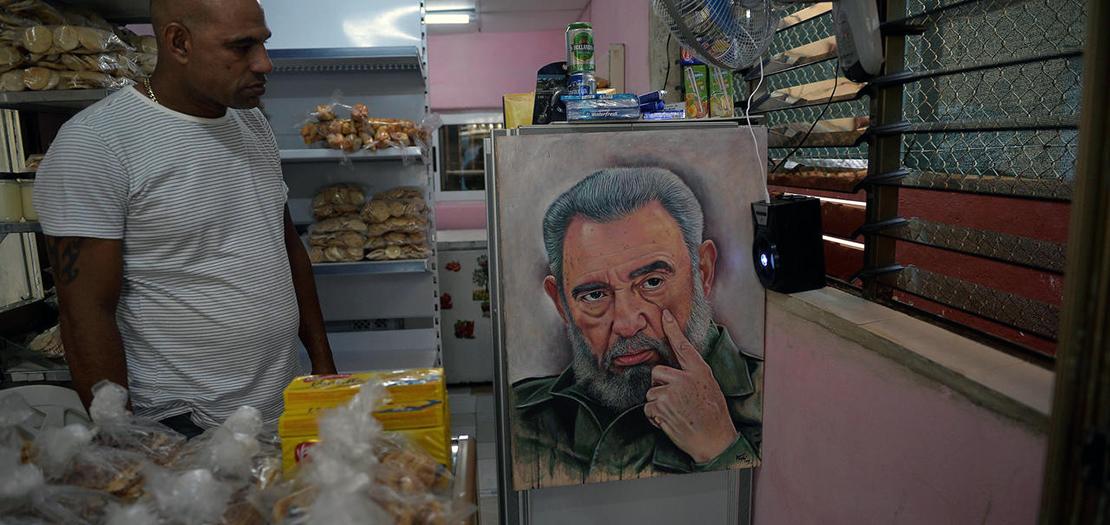 صورة لكاسترو داخل مخبز في هافانا