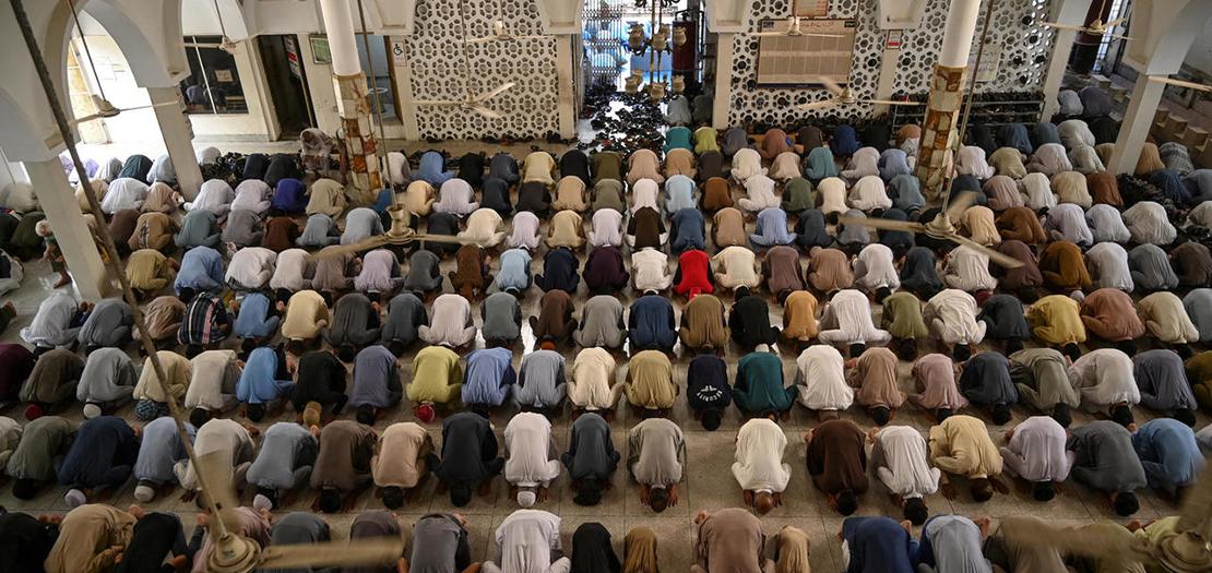 مسلمون يؤدون صلاة آخر جمعة في رمضان في إسلام أباد، 22 أيار 2020