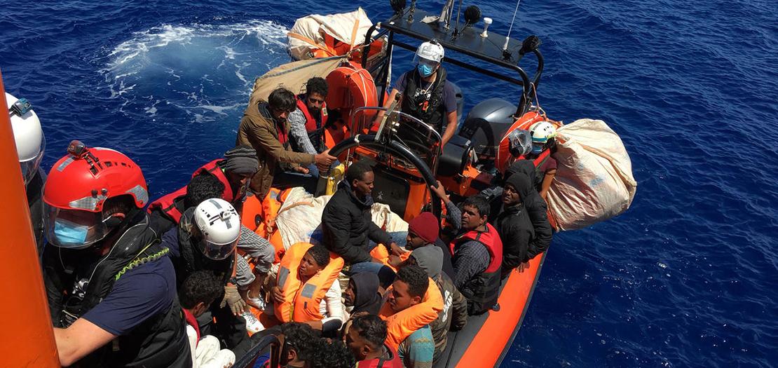 انقاذ مهاجرين قبالة جزيرة لامبيدوزا في المتوسط، 25 حزيران 2020