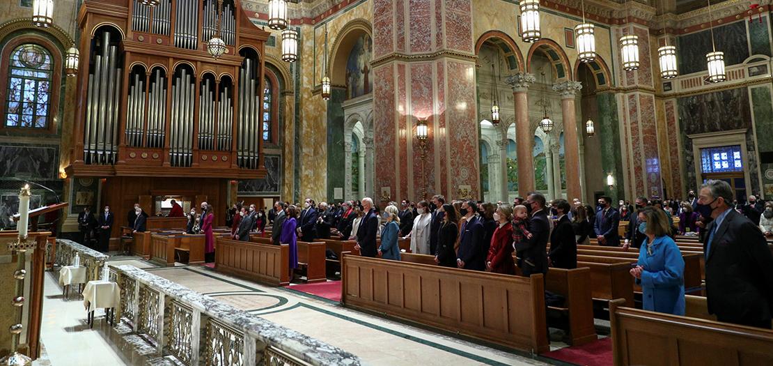 الرئيس الأميركي جو بايدن يستهل فعاليات تنصيبه بحضوره قداسًا في كنيسة بواشنطن، 20 كانون الثاني 2021