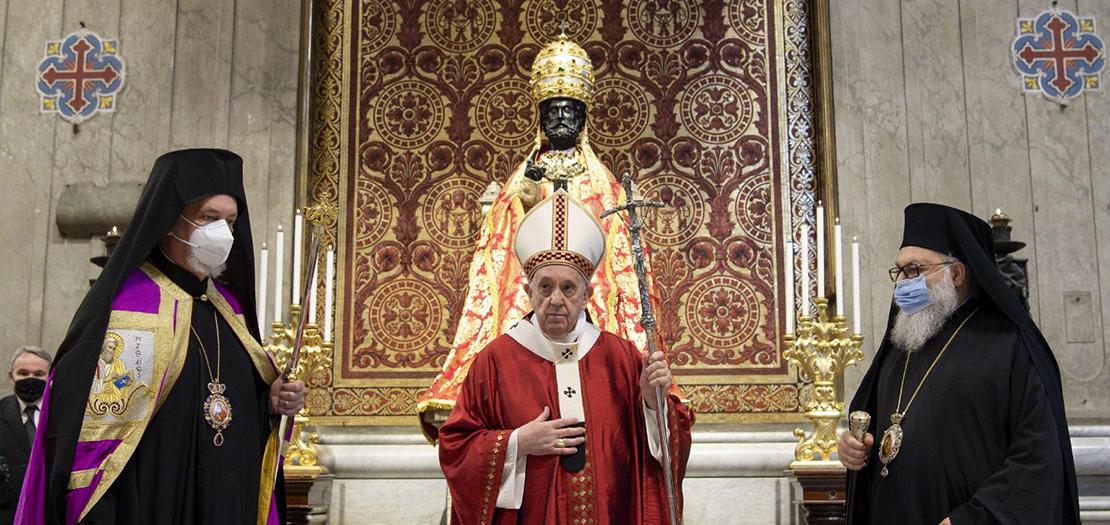 البطريرك يازجي خلال حضوره قداس عيد القديسين بطرس وبولس في الفاتيكان، 29 حزيران 2021