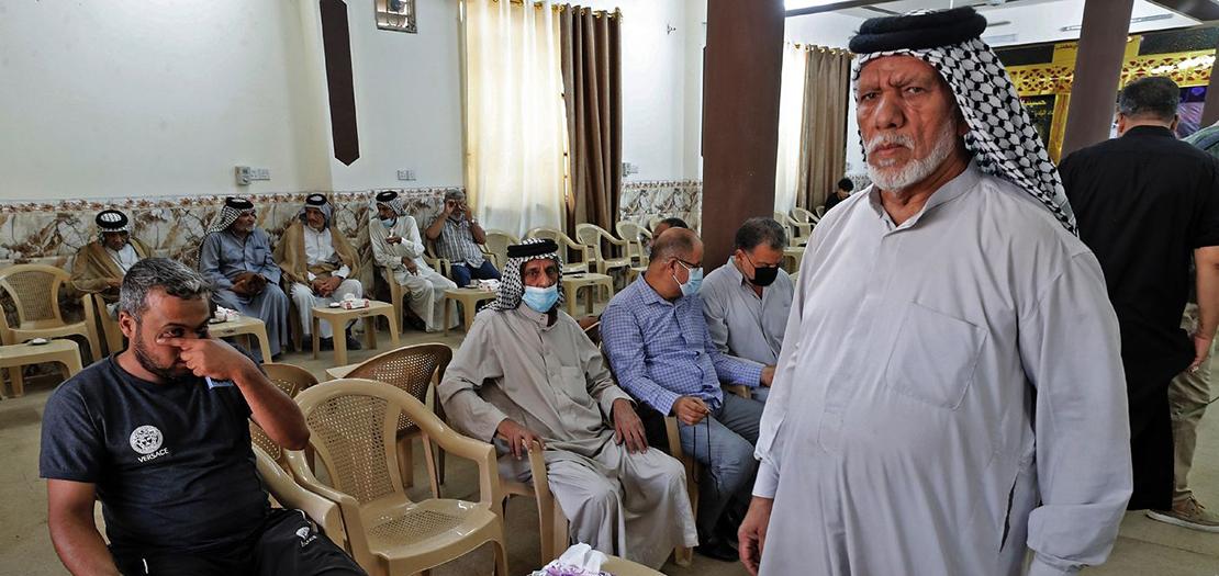 عراقيون في مجلس عزاء لعائلة قضت في تفجير مدينة الصدر في بغداد في 20 تموز 2021