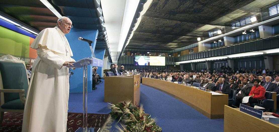 البابا فرنسيس يلقي خطابًا خلال جلسة المؤتمر الدولي الثاني لمنظمة الأمم المتحدة للأغذية والزراعة (الفاو) حول التغذيّة، 20 تشرين الأول 2014