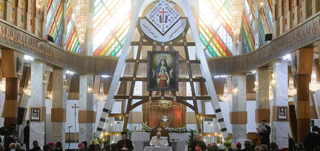 البابا فرنسيس يلتقي إكليروس الكنيسة العراقية في كاتدرائية سيدة النجاة، 5 آذار 2021