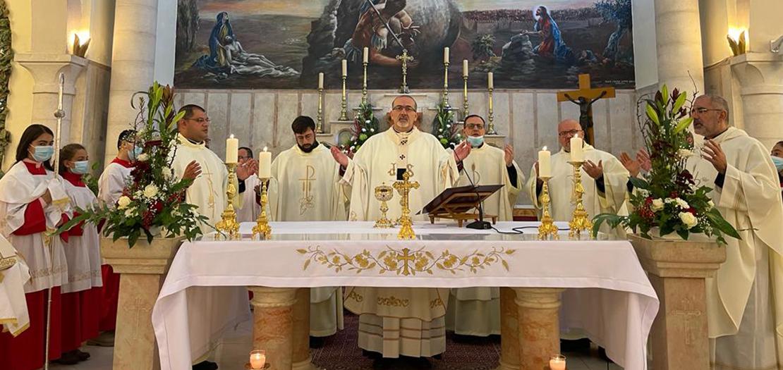 البطريرك بيتسابالا مترئسًا قداس عيد العائلة المقدسة في كنيسة العائلة المقدسة برام الله، 26 كانون الأول 2021