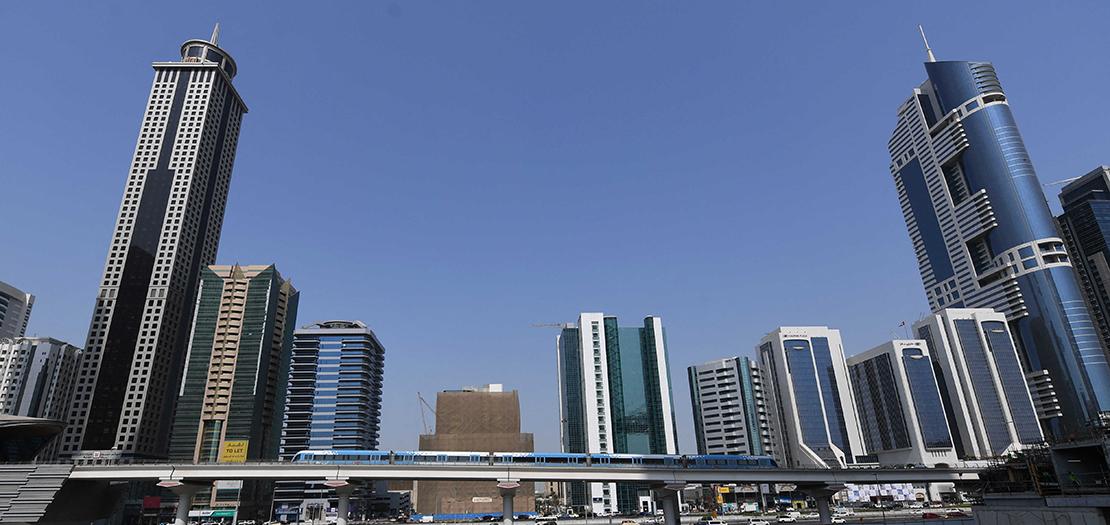 الإمارات تعتمد النظام الجديد للعمل الأسبوعي وتوحد موعد "صلاة الجمعة"