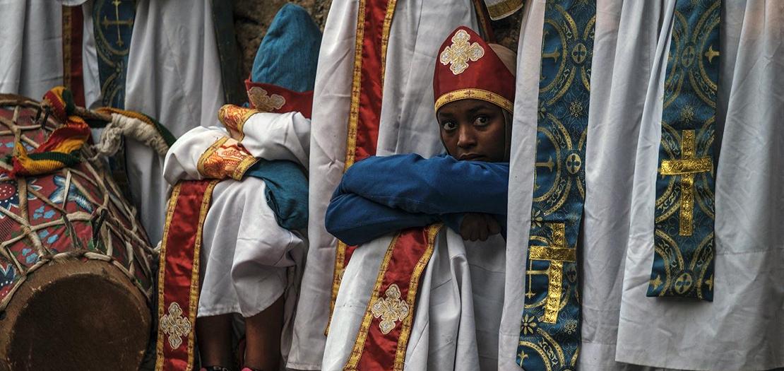 مشهد من الاحتفال بعيد الغطاس في مدينة جوندار، إثيوبيا، 19 كانون الثاني 2022 (أ ف ب)