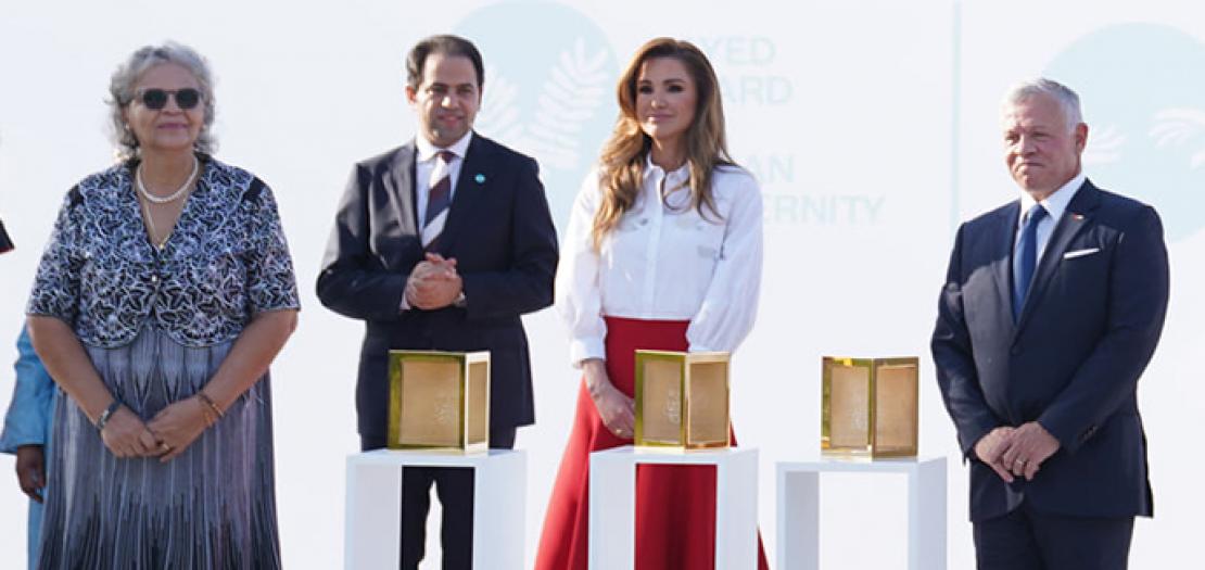 الملك والملكة يتسلمان جائزة زايد للأخوة الإنسانيّة في نسختها لعام 2022