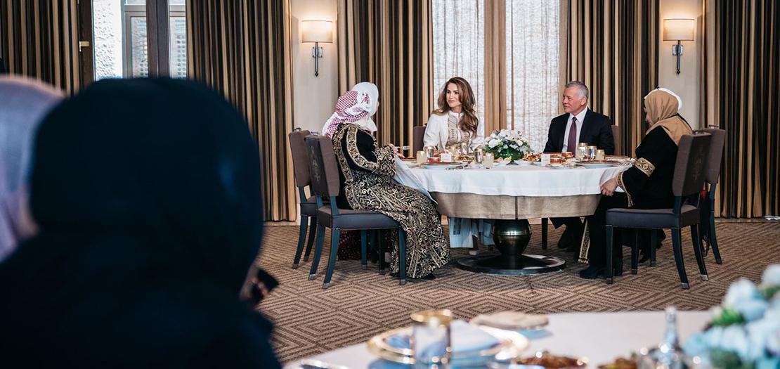 بمناسبة اليوم العالمي للمرأة، الملك عبدالله الثاني والملكة رانيا العبدالله يلتقيان بسيدات أردنيات من مختلف المحافظات، 7 آذار 2022.