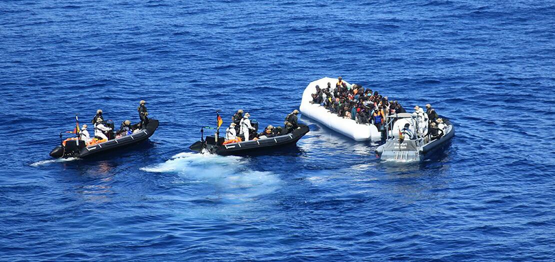 صورة أرشيفية لقوارب تقل مهاجرين غير شرعيين في البحر المتوسط