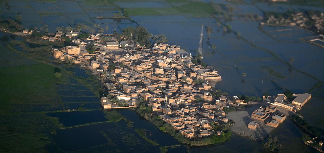 منطقة غارقة بمياه الفيضانات قرب سوكور بإقليم السند جنوب باكستان، 9 أيلول 2022