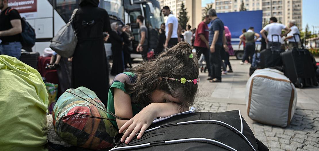 فتاة سورية تبكي قبيل مغادرتها اسطنبول في السادس من آب 2019