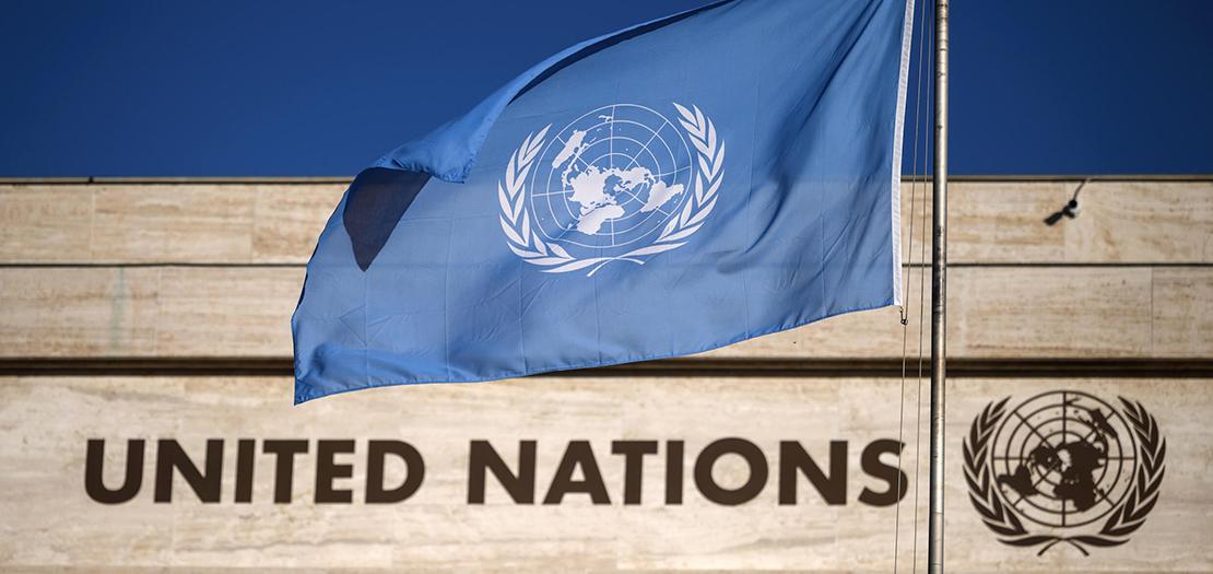 علم للأمم المتحدة أمام مكاتب للمنظمة في جنيف في 29 أيلول 2021