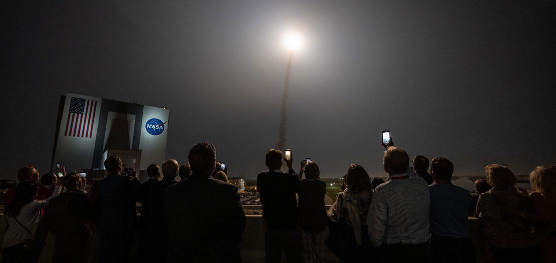 صاروخ "اس ال اس" يقلع من مركز مندي الفضائي بفلوريدا بتاريخ 11 تشرين الثاني 2022