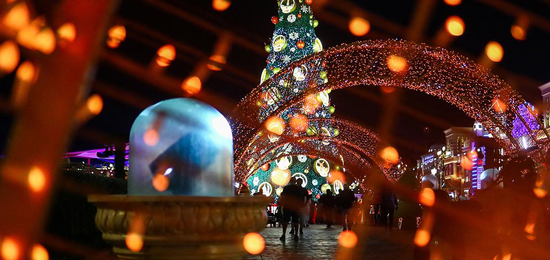 صورة لشجرة عيد الميلاد في دبي بالإمارات في 19 كانون الأول 2022