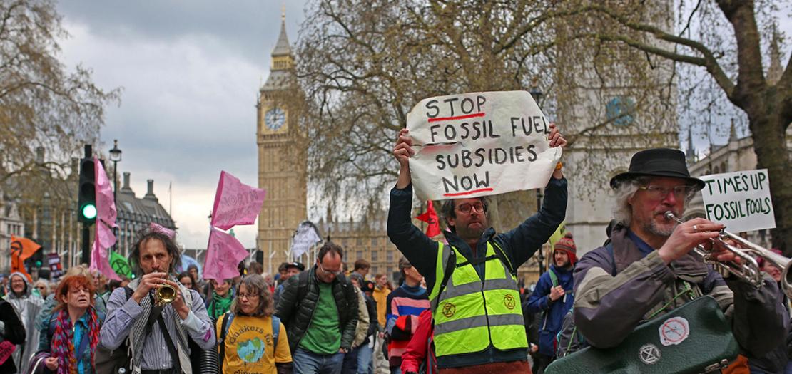 ناشطون بيئيون يشاركون في تحرك في لندن في 21 نيسان 2023