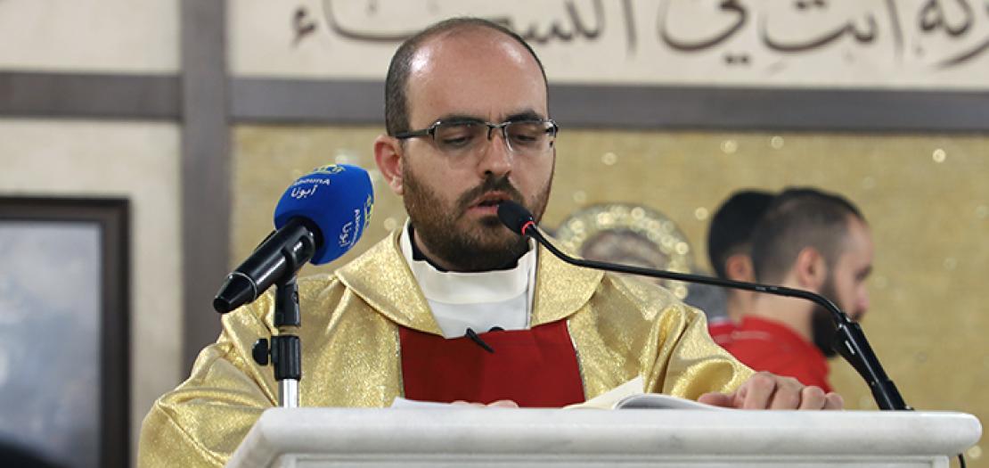 ﴿أُناشدُكُم أنْ تُقرّبوا أشخاصَكُم ذَبيحَةً حَيَّةً مُقدَّسَةً مَرضيّةً عِندَ الله﴾ (رومة 1:12)