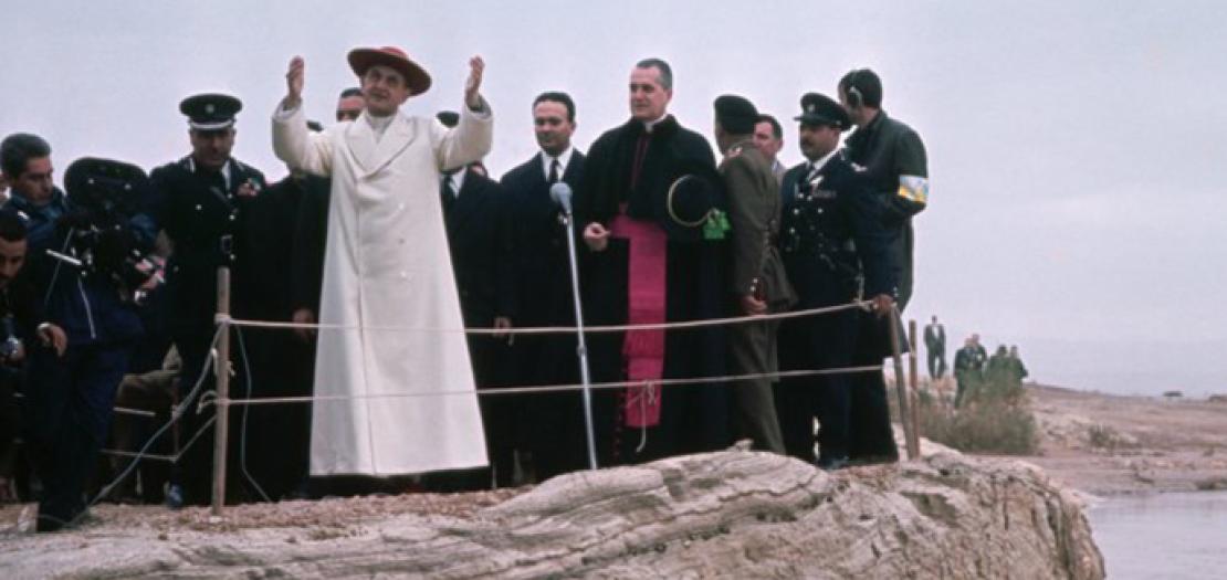 البابا بولس السادس أمام نهر الأردن