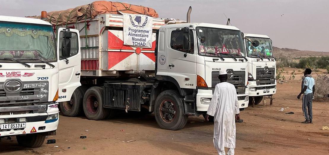 شاحنات محملة بالمساعدات الإنسانية في طريقها لتسليم الإمدادات الغذائية إلى الفاشر، دارفور
