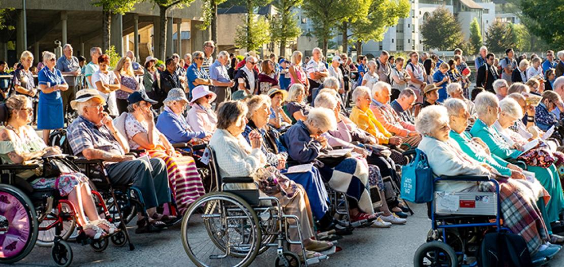 خدمة المرضى والمحتاجين: وصية إلهية ودعوة للتطوع من منظور الكتاب المقدس 