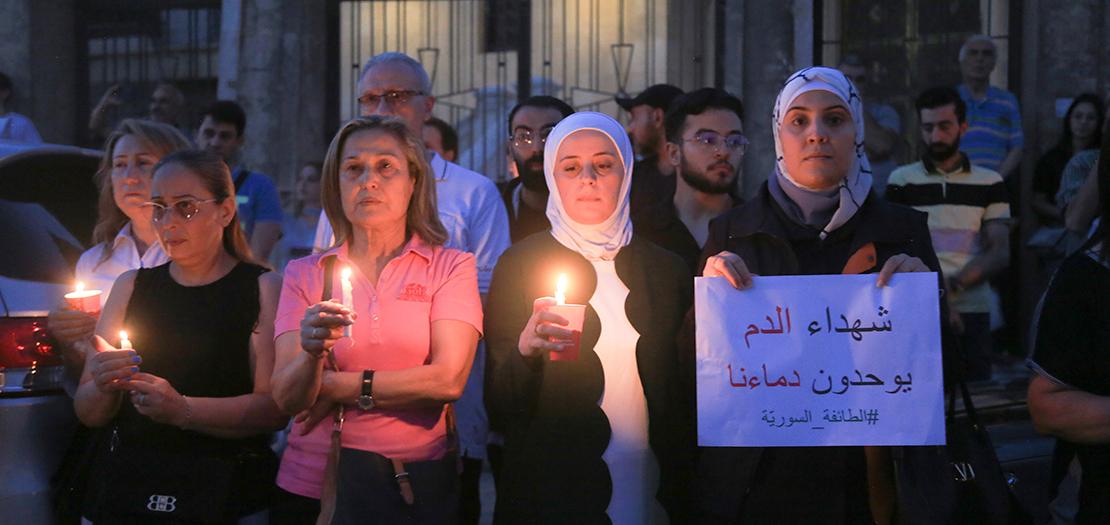 وقفة شموع في حلب حداداً على ضحايا الاعتداء على كنيسة مار إلياس (23 حزيران 2025 / الأناضول)