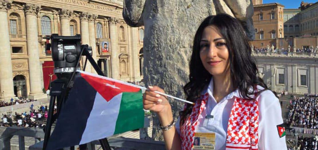 كارول علمات خلال مشاركتها في قداس إعلان قداسة كارلو أكوتيس بالفاتيكان