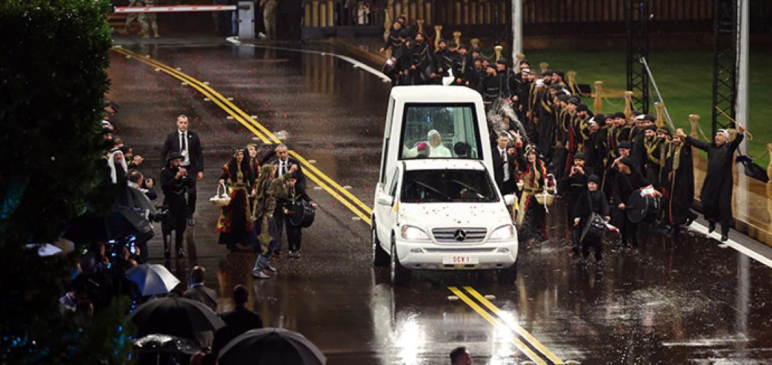 لبنان يستقبل البابا لاون بالدبكة ونثر الأرز والورود