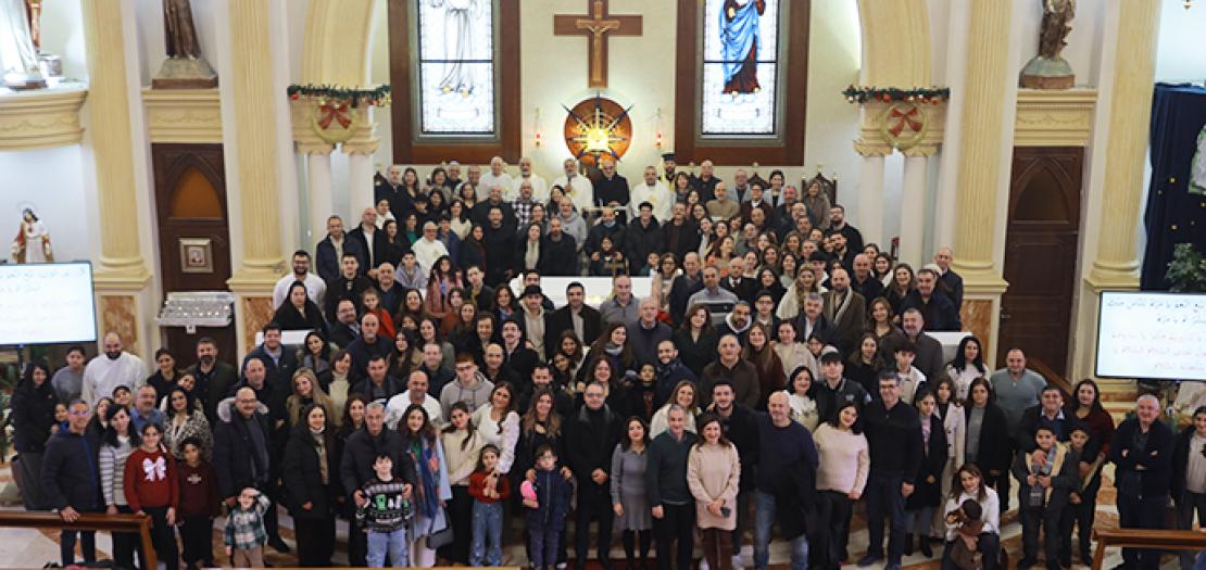 صورة تجمع مجموعة عائلات مريم بعد القداس في كنيسة قلب يسوع - تلاع العلي