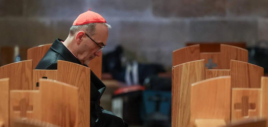 بطريرك القدس للاتين الكاردينال بييرباتيستا بيتسابالا داخل كنيسة جميع الأمم، وذلك عقب إلغاء المسيرة التقليدية لأحد الشعانين على خلفية الحرب الأميركية-الإسرائيلية على إيران