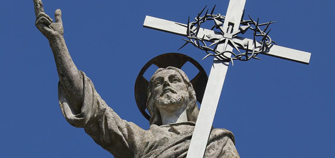 مقارنة بغير مكانها ولا زمانها