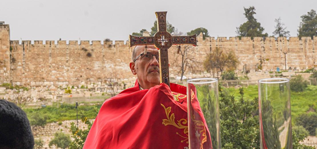 صليب القدس ثقيل… أيها البطريرك