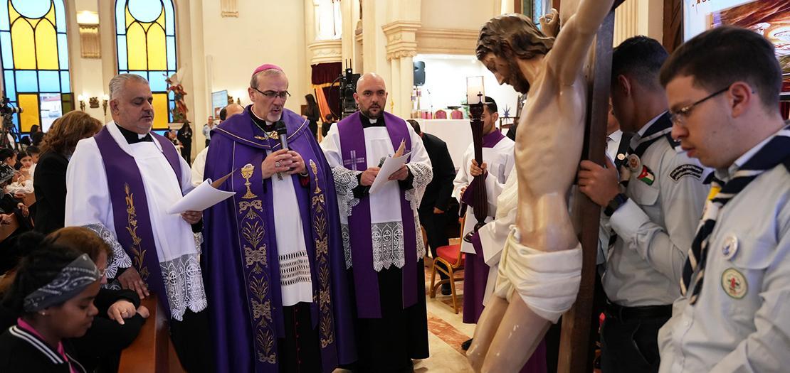 البطريرك بيتسابالا خلال زيارته الراعوية إلى كنيسة قلب يسوع - تلاع العلي، 2023