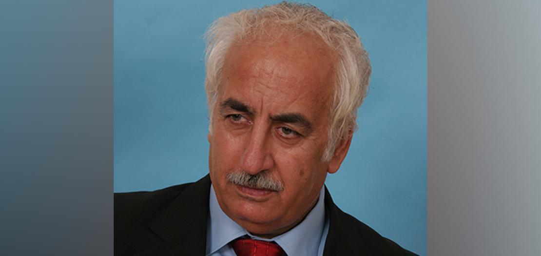 كاتب المقال شاعر وأديب. وكيل وباني كنيسة القديسين قسطنطين وهيلانة الجديدة في قرية كفرسميع من الجليل الأعلى